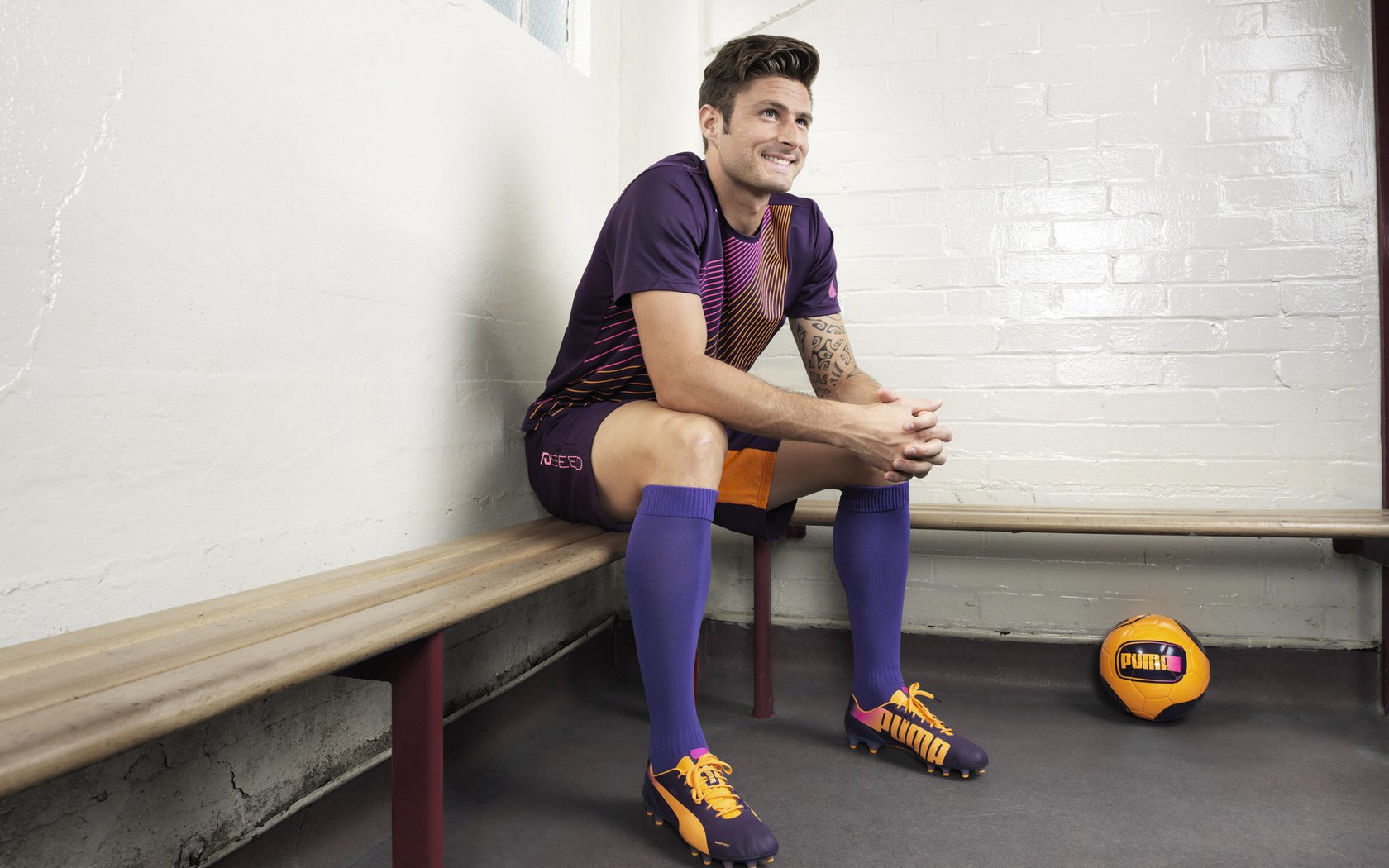 “世界武术冠军巅峰对决，高新体育中心剑拔弩张”