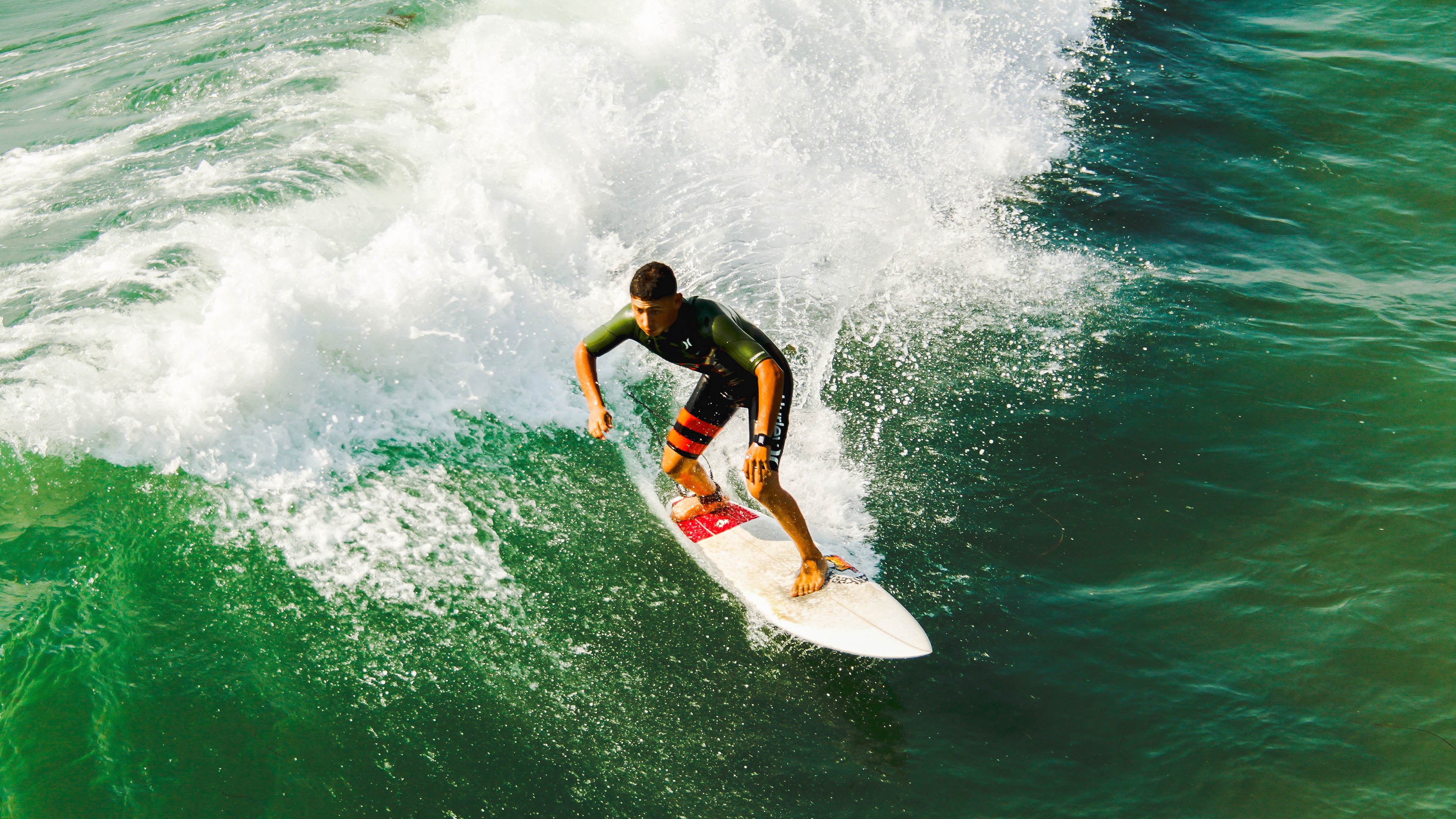 “三叉湖飞盘赛：空中飞盘与极速传球的完美碰撞”